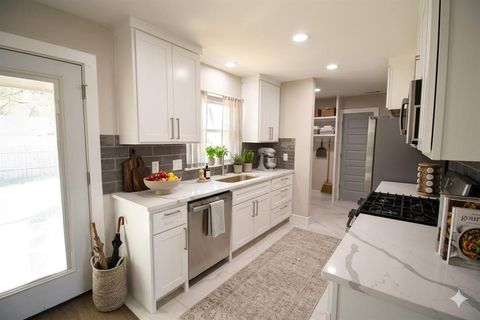 Photo of 1422 Addington Street, Irving, TX 75062 (MLS # 21258220)