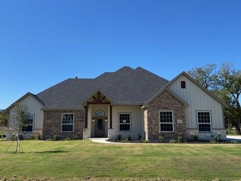 1004 Hennesay Park Springtown TX 76082