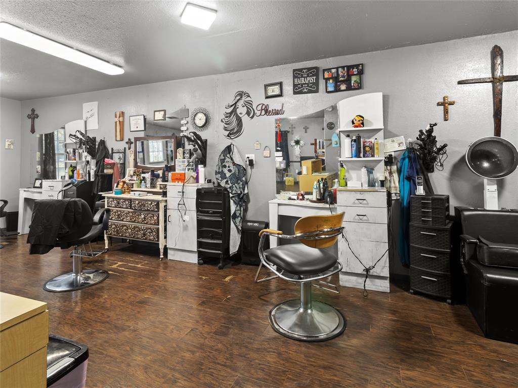 Corsicana - Commercial Sale