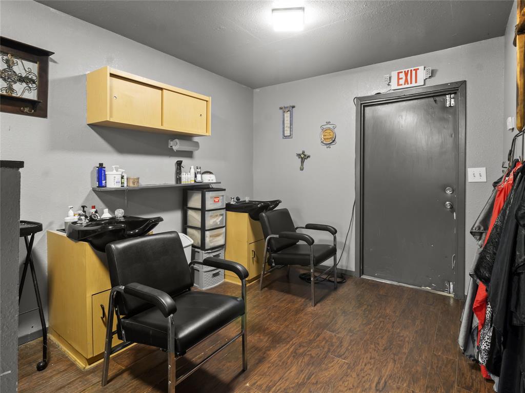 Corsicana - Commercial Sale