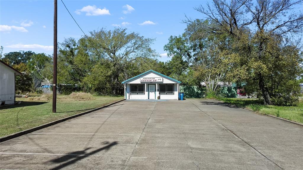 Corsicana - Commercial Sale