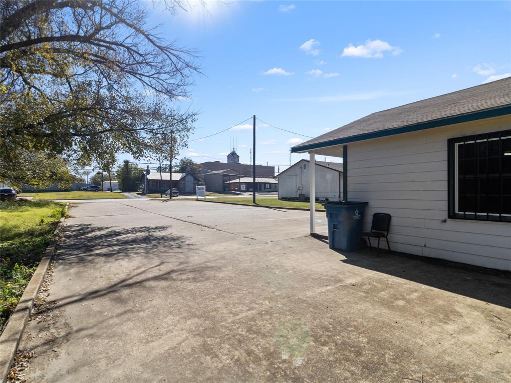 Corsicana - Commercial Sale