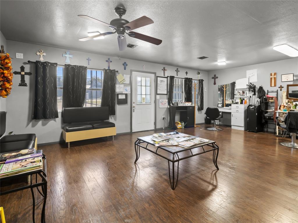 Corsicana - Commercial Sale