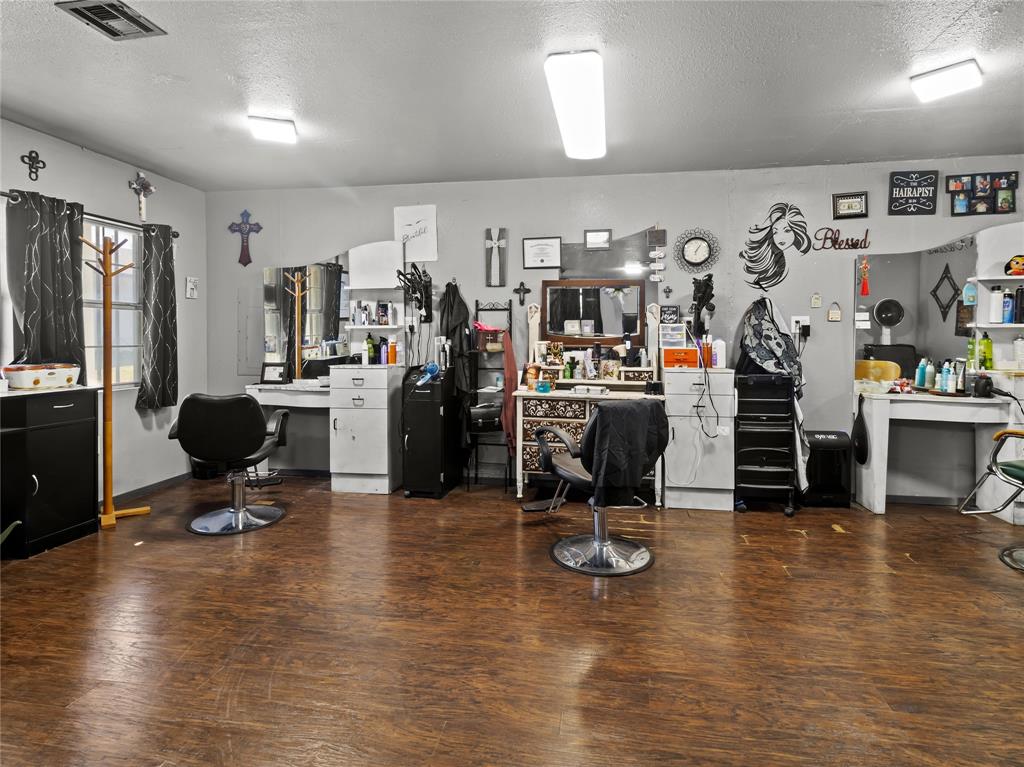 Corsicana - Commercial Sale