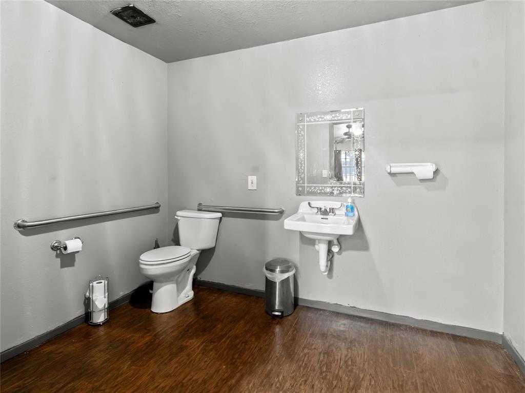 Corsicana - Commercial Sale