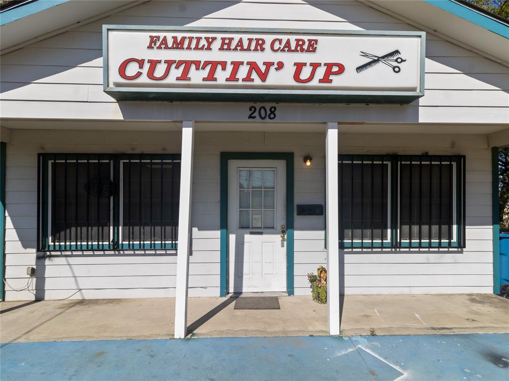 Corsicana - Commercial Sale