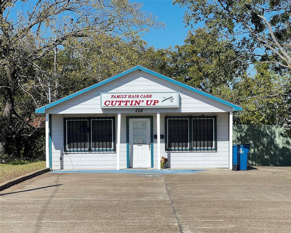 Corsicana - Commercial Sale
