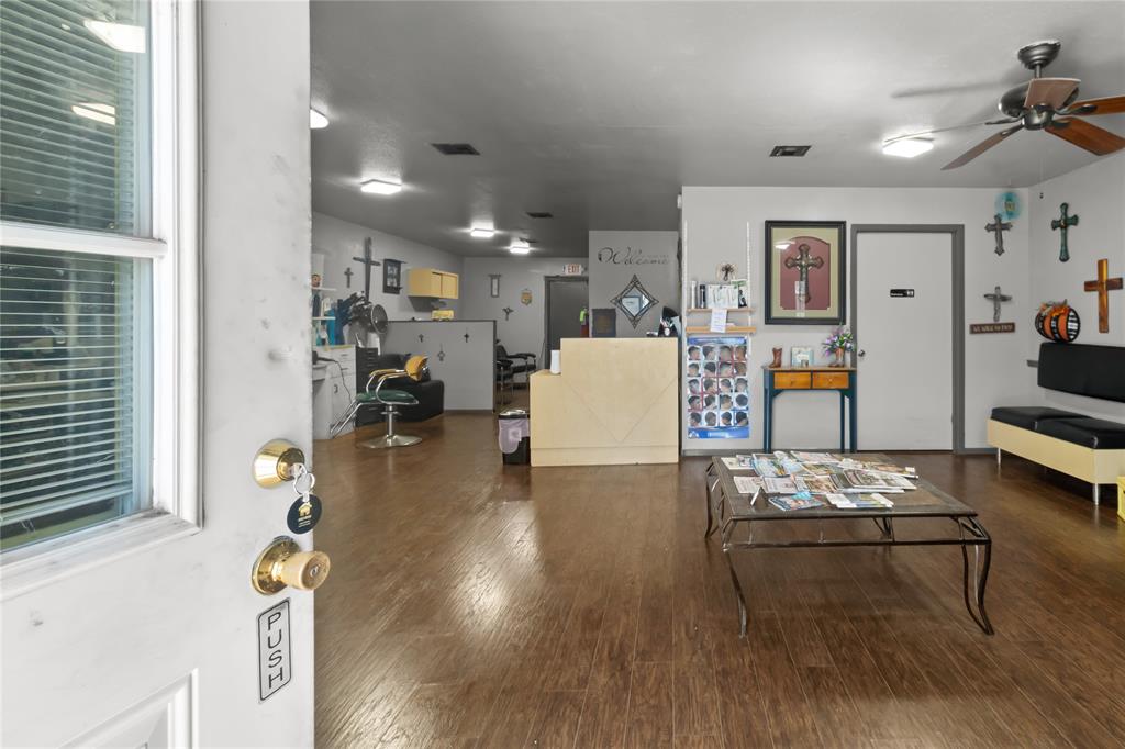 Corsicana - Commercial Sale