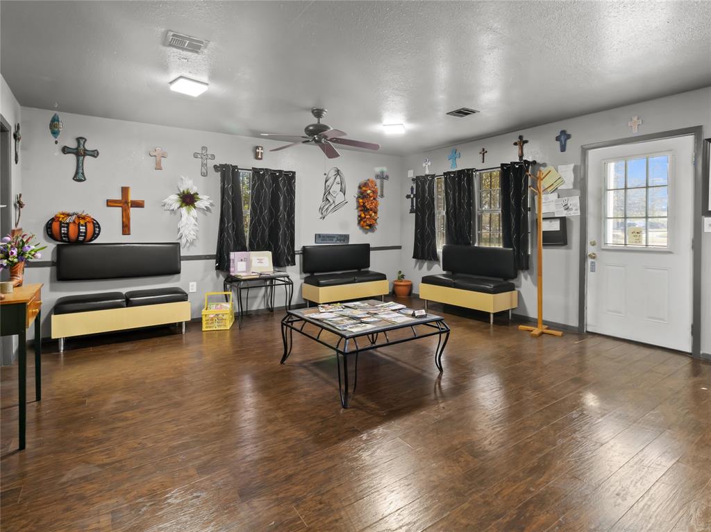 Corsicana - Commercial Sale