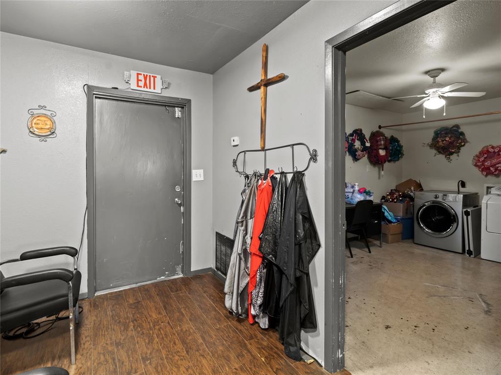 Corsicana - Commercial Sale