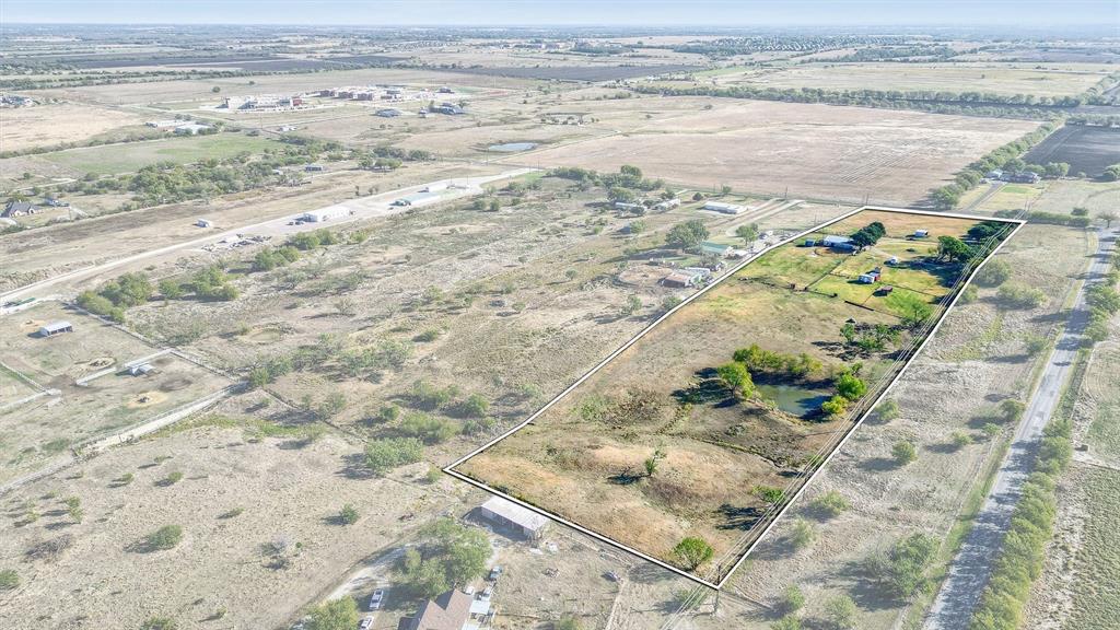 This 8.7-acre tract, located just north of Downtown Celina, presents an exceptional opportunity for development in a rapidly expanding area. The property is situated in close proximity to a 130-acre residential development directly across the street, ensuring a growing demand for both commercial and residential spaces. Nearby, newly opened elementary and middle schools further enhance the appeal for families and residents.
The land lies along Louisiana Drive, just north of the future O'Brien Parkway intersection, providing excellent access to major roads and significant potential for future growth. This location offers versatile options for developers, with the potential for both commercial or residential use, making it an ideal investment in a growing community.
Additionally, there are two more 5-acre tracts available to the north of this property, offering even more opportunities for expansion. Whether for commercial retail, residential development, or a mix of both, this tract provides a solid foundation for future growth in Celina.