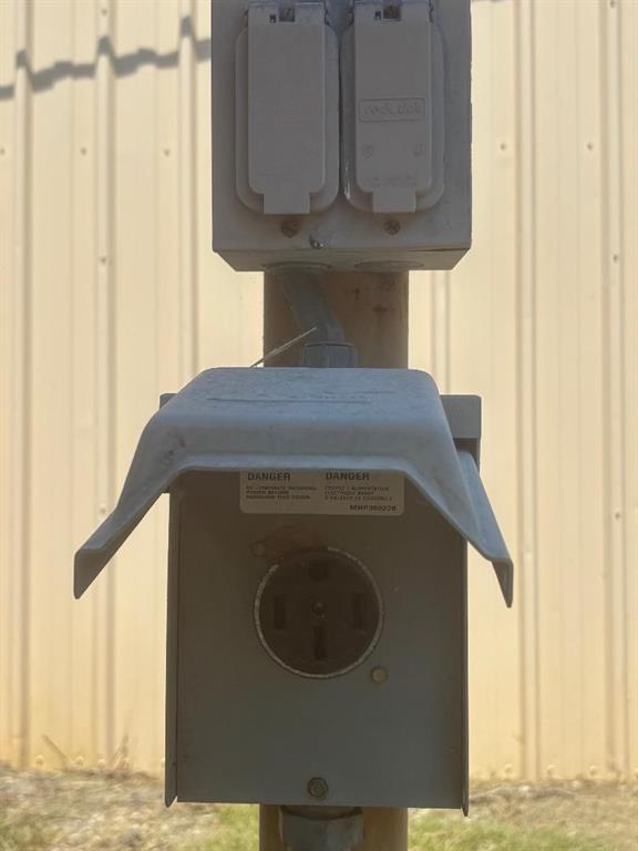 COLLEGE - Commercial Sale