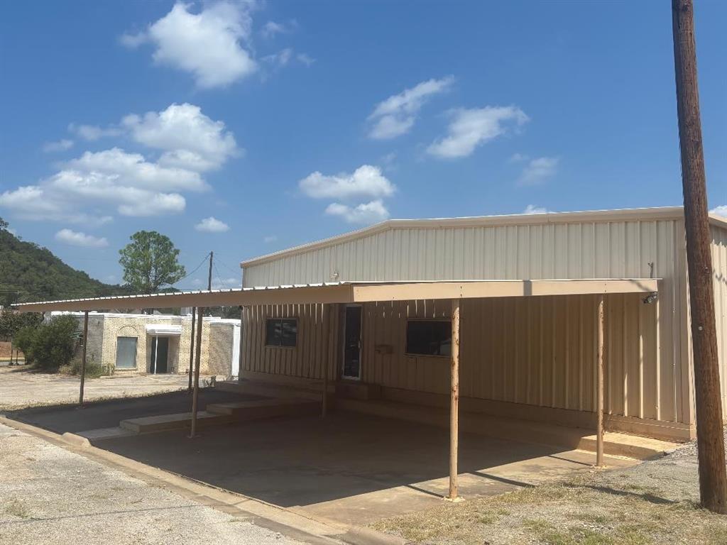 COLLEGE - Commercial Sale