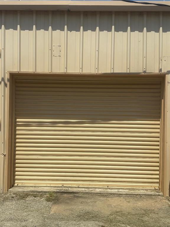 COLLEGE - Commercial Sale