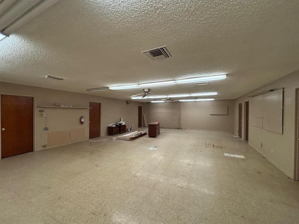 COLLEGE - Commercial Sale