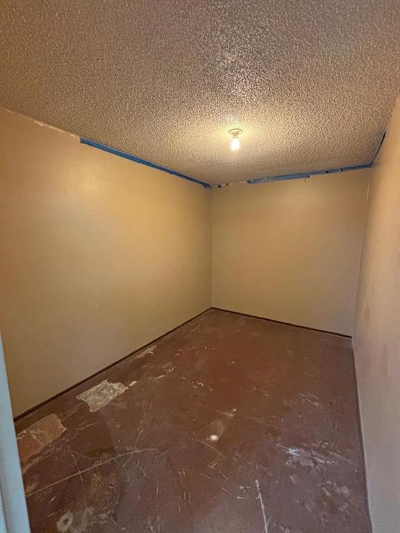 COLLEGE - Commercial Sale