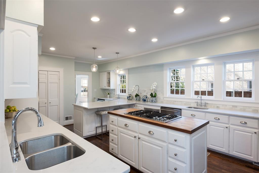 DR F J HALLS SUBD - Residential