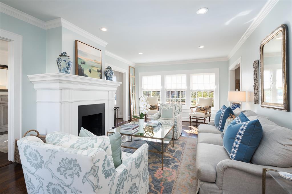 DR F J HALLS SUBD - Residential