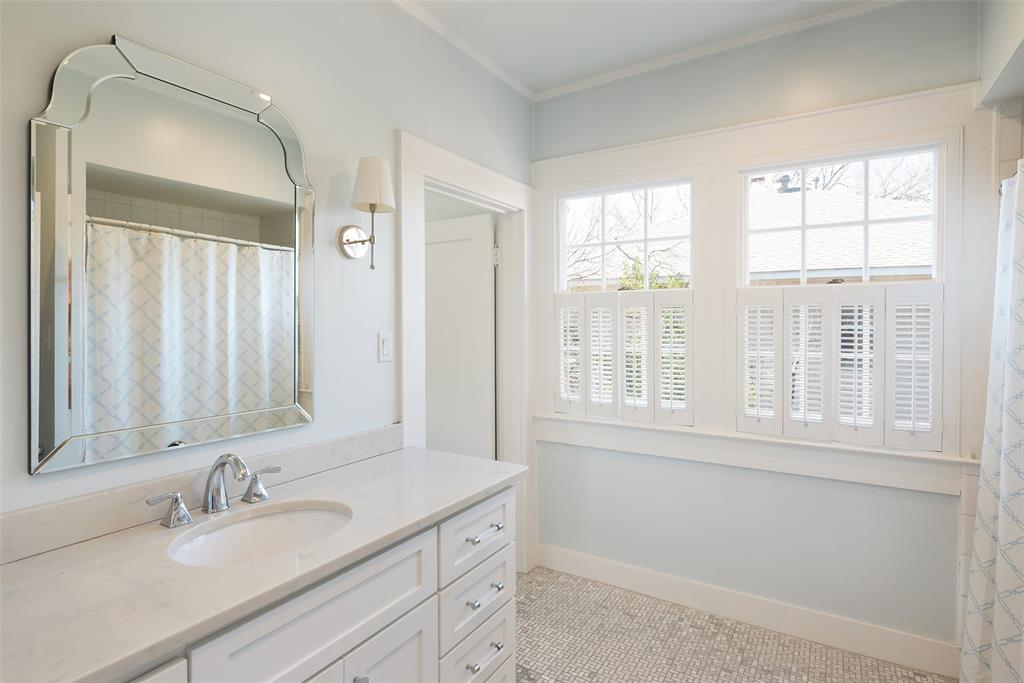 DR F J HALLS SUBD - Residential