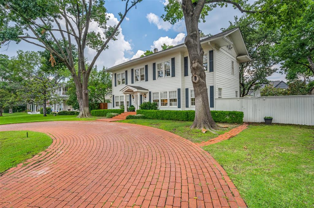 DR F J HALLS SUBD - Residential