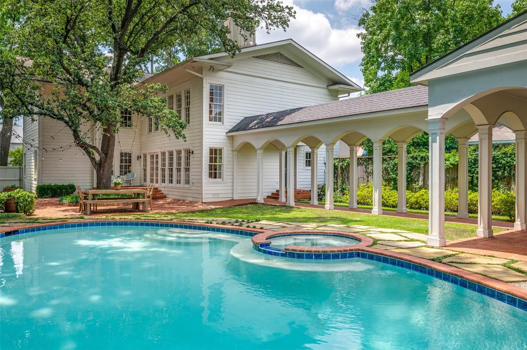 DR F J HALLS SUBD - Residential