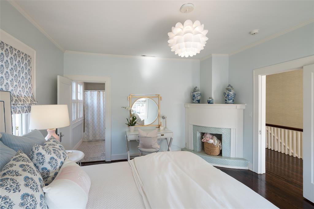 DR F J HALLS SUBD - Residential