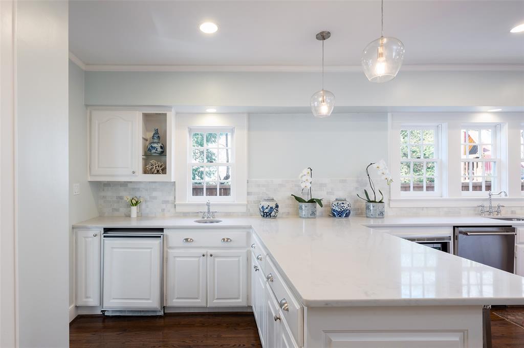 DR F J HALLS SUBD - Residential