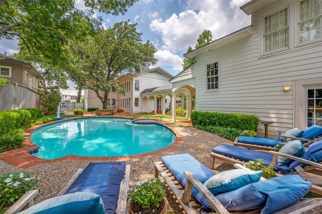 DR F J HALLS SUBD - Residential