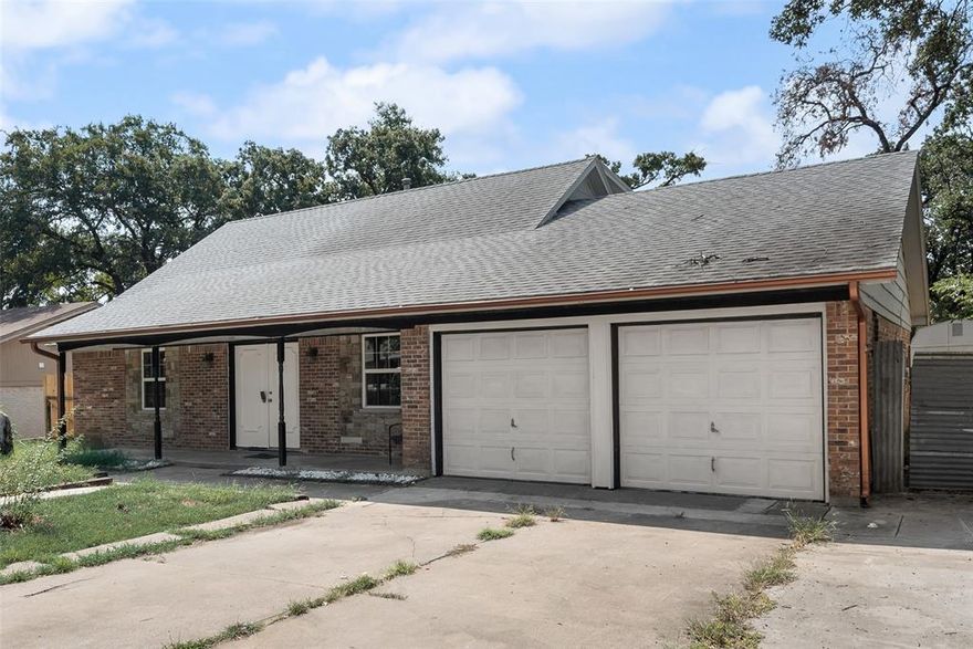 Newly Renovated and move in ready home located in cul-de-sac, large lot with plenty of space. Home is close to schools and highways. Storage shed in the back allows for extra storage space. Come see it today and make it yours.