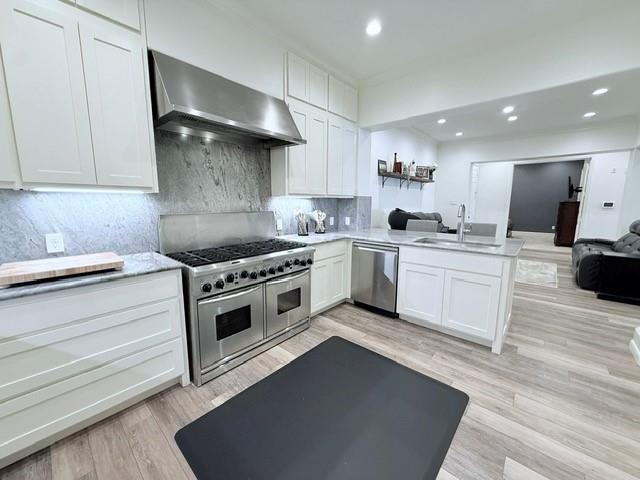 Cascades Lake Towers - Residential