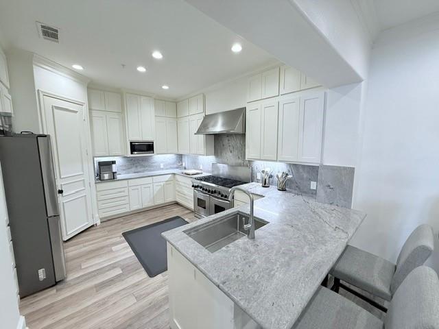 Cascades Lake Towers - Residential