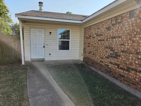 Photo of 7326 NE Loop 820, North Richland Hills, TX 76180 (MLS # 21354753)