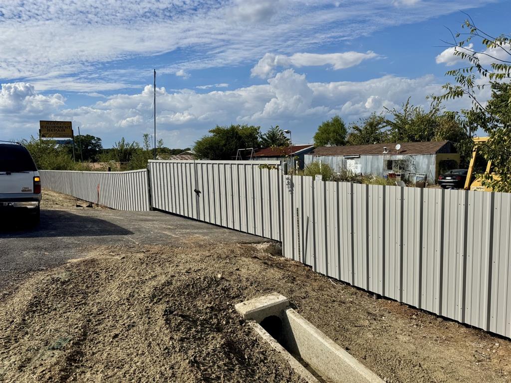 E M THOMASON - Commercial Sale