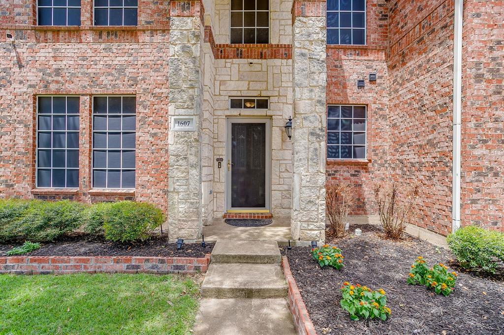 1607 Willow Lane