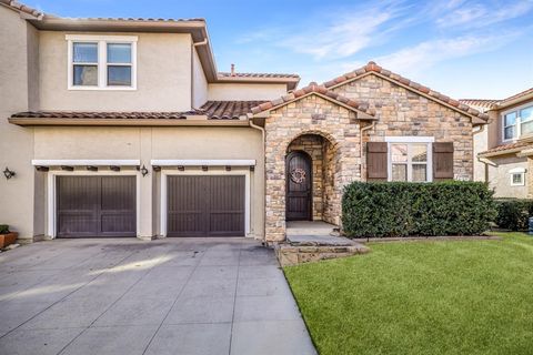 Photo of 635 Via Ravello, Irving, TX 75039 (MLS # 21197753)