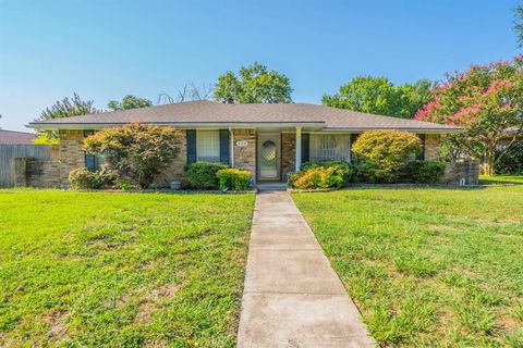 326 Lisa Lane DeSoto TX 75115