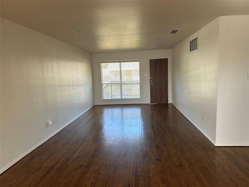 4616 W Lovers Lane 218