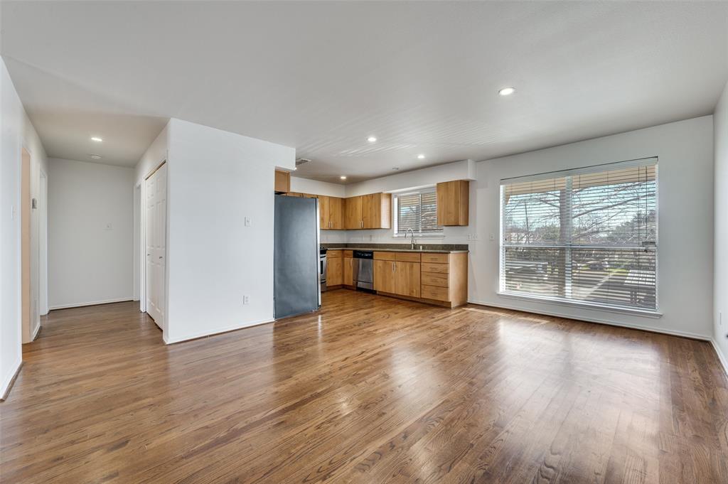 4616 W Lovers Lane 218