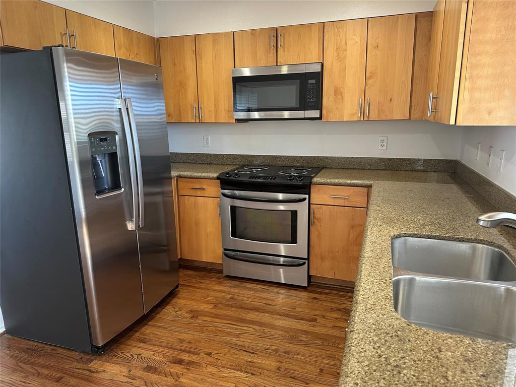 4616 W Lovers Lane 218