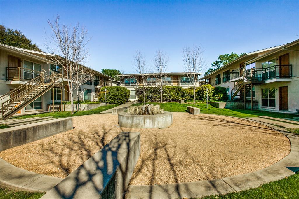 4616 W Lovers Lane 218