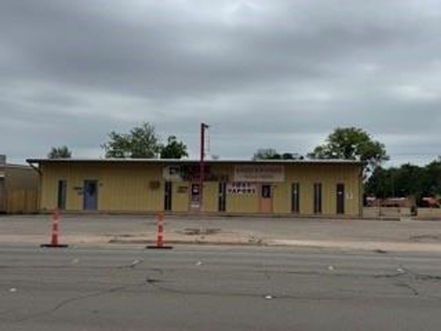 Prime Retail- Commercial Space -1,200 SF - High-Traffic Location

This white box space offers a blank canvas ideal for retail, office, or service-based businesses. Located in a high visibility, high traffic area, the property provides excellent exposure and accessibility.
The owner is open to offering a build-out allowance depending on lease terms and tenant qualifications, providing flexibility for a variety of concepts.
Feel free to bring clients by to take a look the owner is open to ideas and discussions regarding lease structure and build-out pricing. This is a great opportunity to create a tailored space.