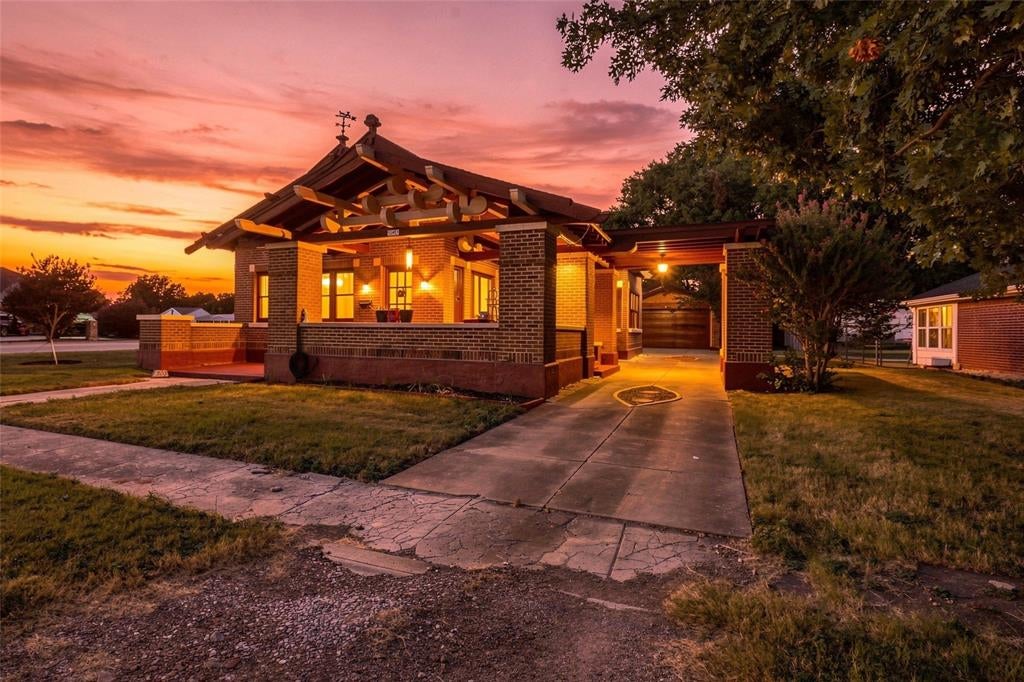 701 Pecan Street