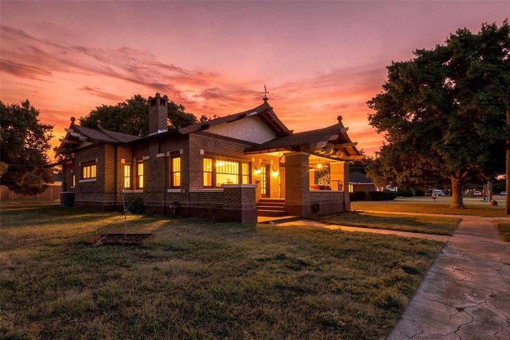 701 Pecan Street
