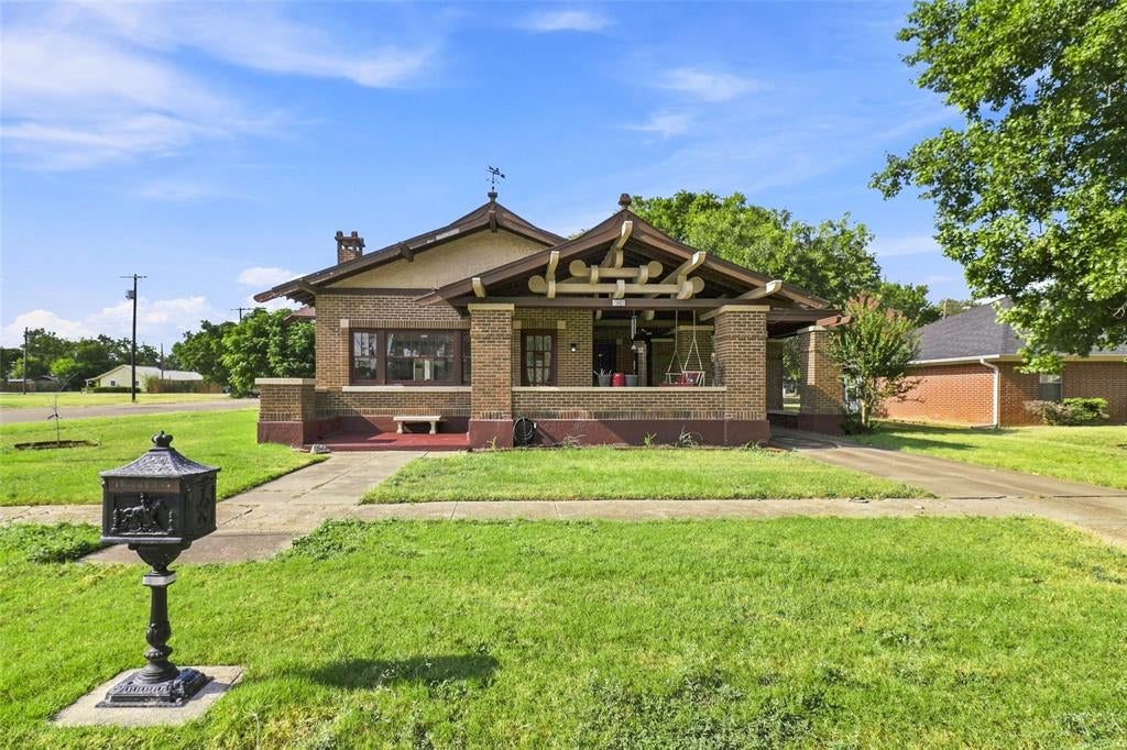 701 Pecan Street
