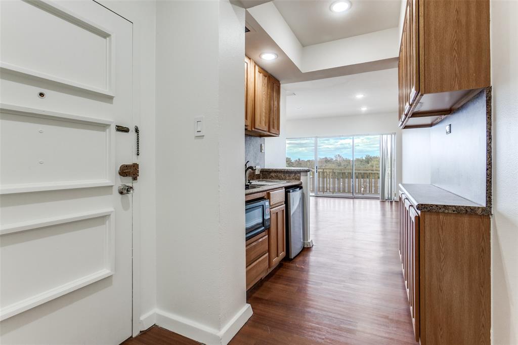 6211 W Northwest Highway G417