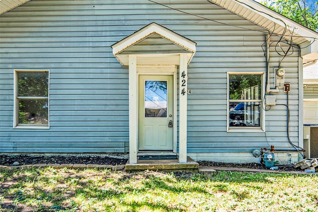 424 Denton St Street