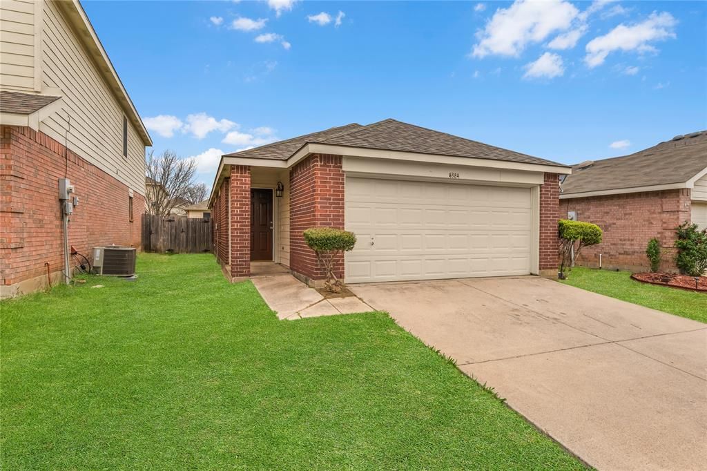 Photo of 4884 Waterford Drive, Fort Worth, TX 76179 (MLS # 21203260)