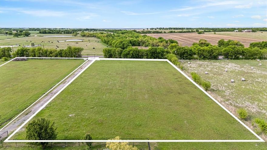Great opportunity to own a beautiful 1.9 acre lot just outside of Slidell, TX. Ideal location with an easy 15-minute commute to I-35 and only 6 minutes to Slidell ISD. Water and electric available, making it simple to start building right away. Bring your own builder and create the home you’ve been dreaming of while enjoying peaceful country living. Limited availability—only 2 lots available !