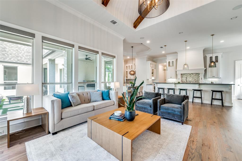 2120 Meadow View Drive