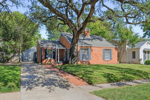 4232 Pershing Avenue Fort Worth TX 76107